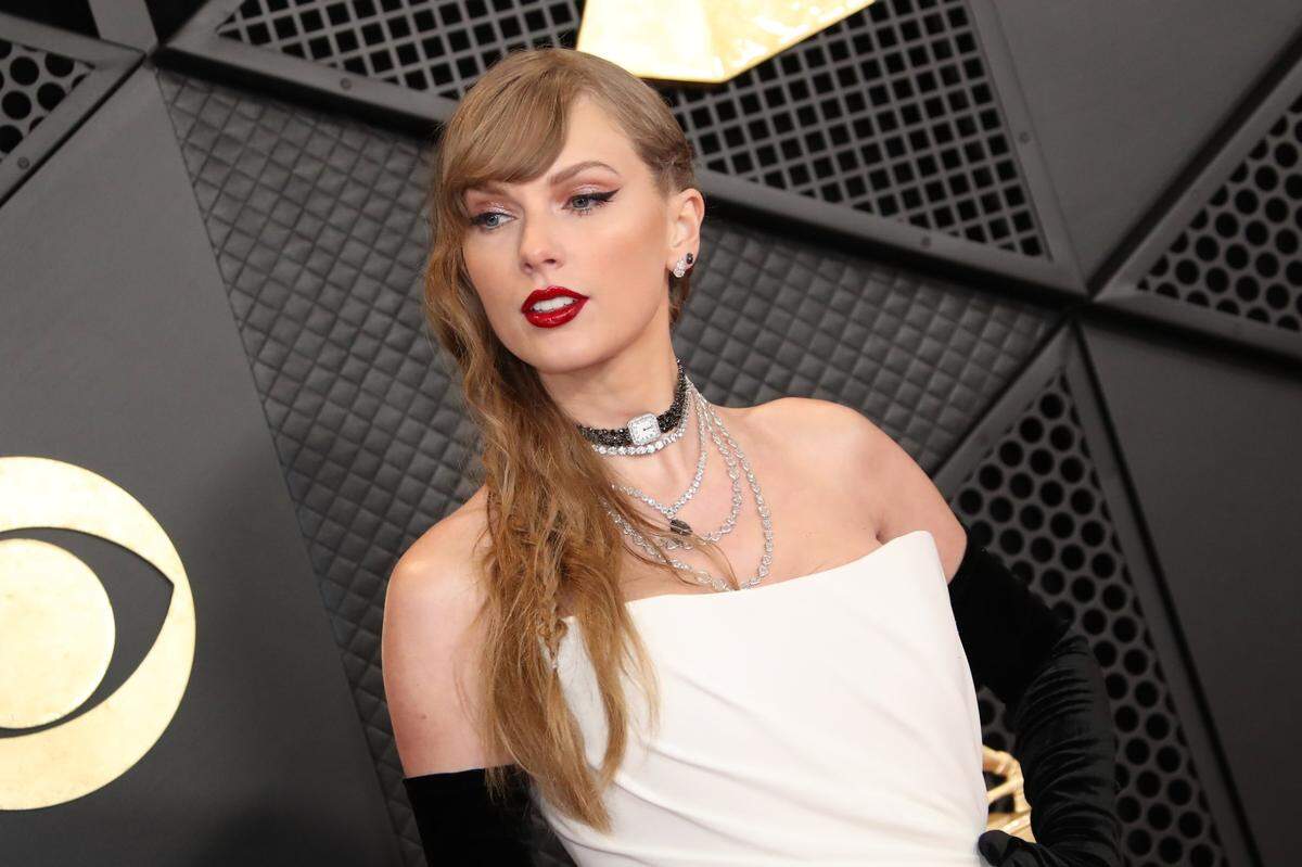 Taylor Swift wore black and white to the Grammy Awards Sunday at Crypto.com Arena in Los Angeles, which fans took as a signal that “Reputation (Taylor’s Version)” is coming soon.