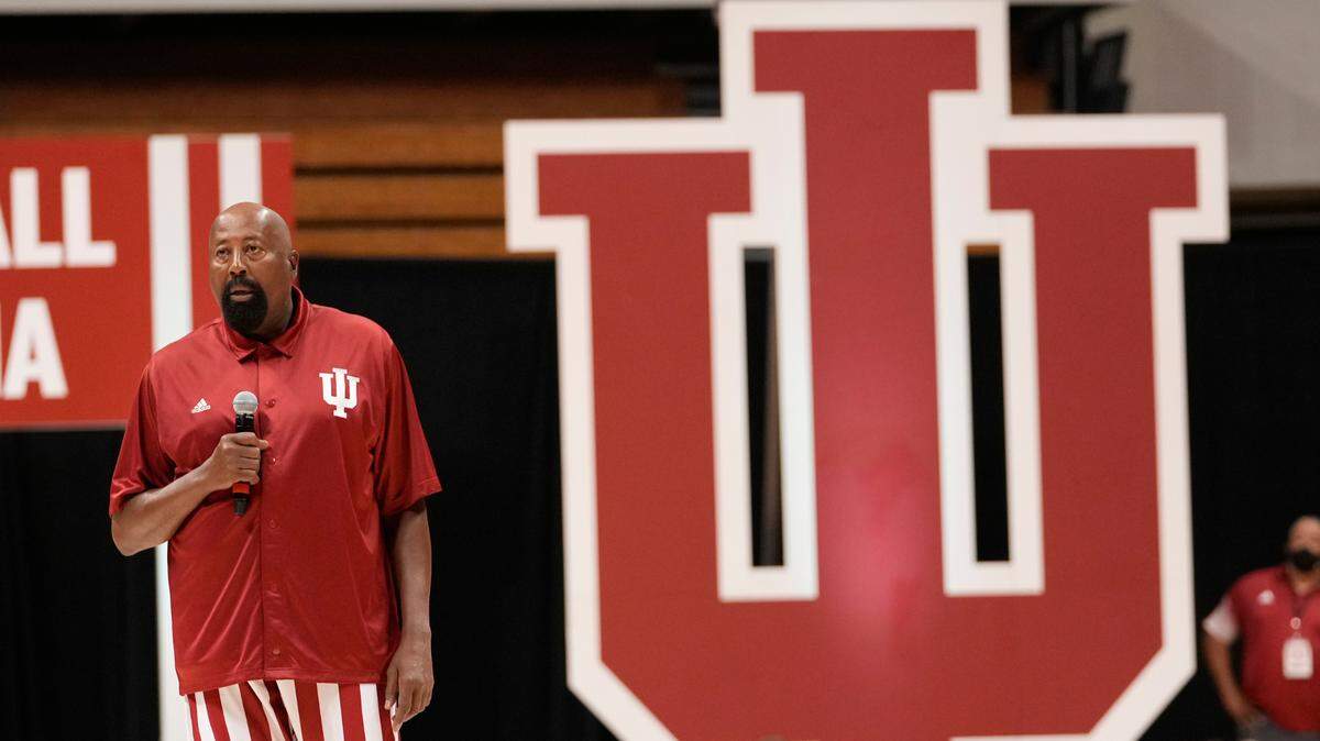Indiana Coach Mike Woodson told a gathering of IU fans this past Wednesday that he is trying to convince Kentucky Coach John Calipari to resume the dormant Wildcats-Hoosiers men’s hoops rivalry. “It might not be (played in) Bloomington-Lexington. However we’ve got to get it done, I’ll take it,” Woodson said.