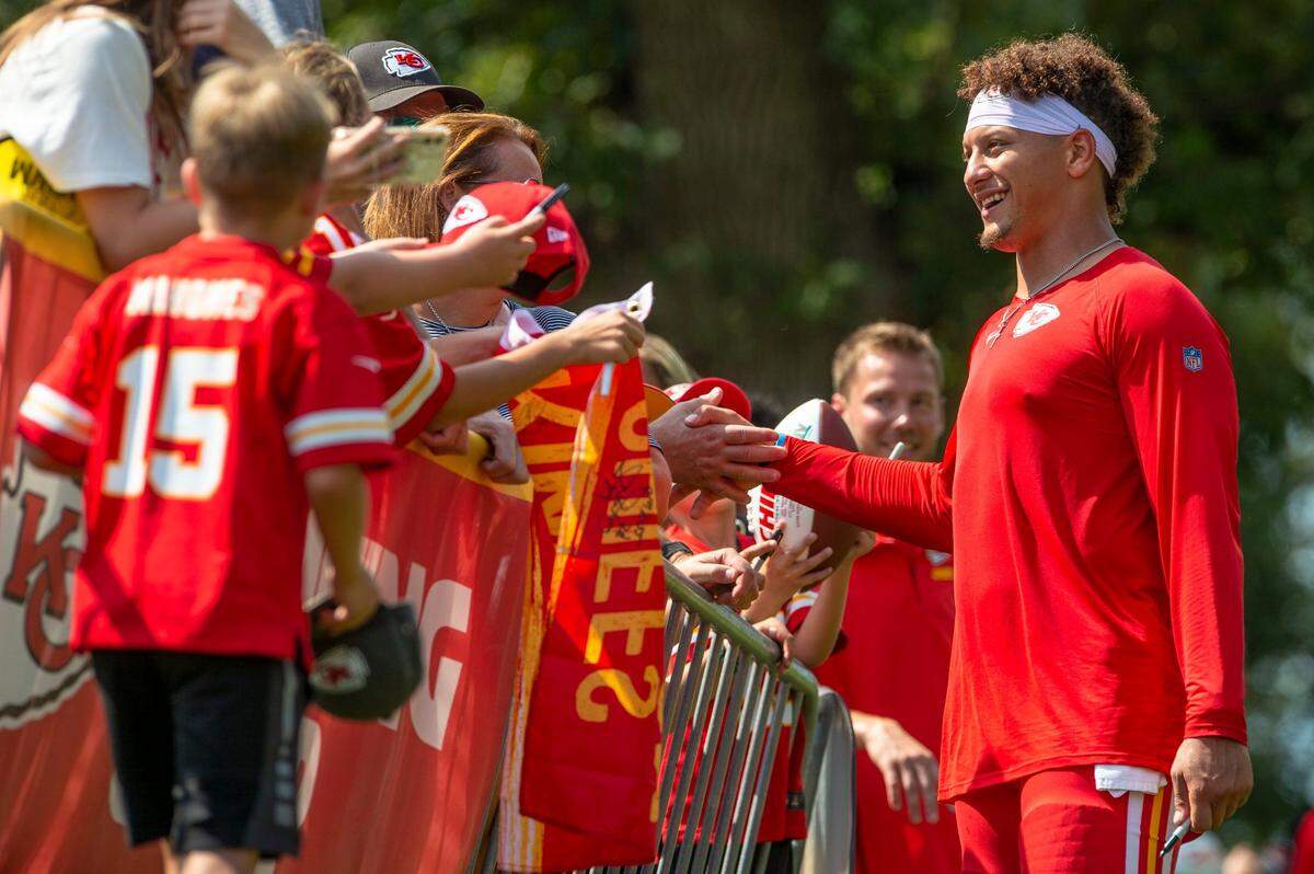 Kansas City Chiefs quarterback Partick Mahomes (15) signs autographs for fans after the first padded practice at Chiefs training camp on Monday, Aug., 1 2022, in St. Joseph.
