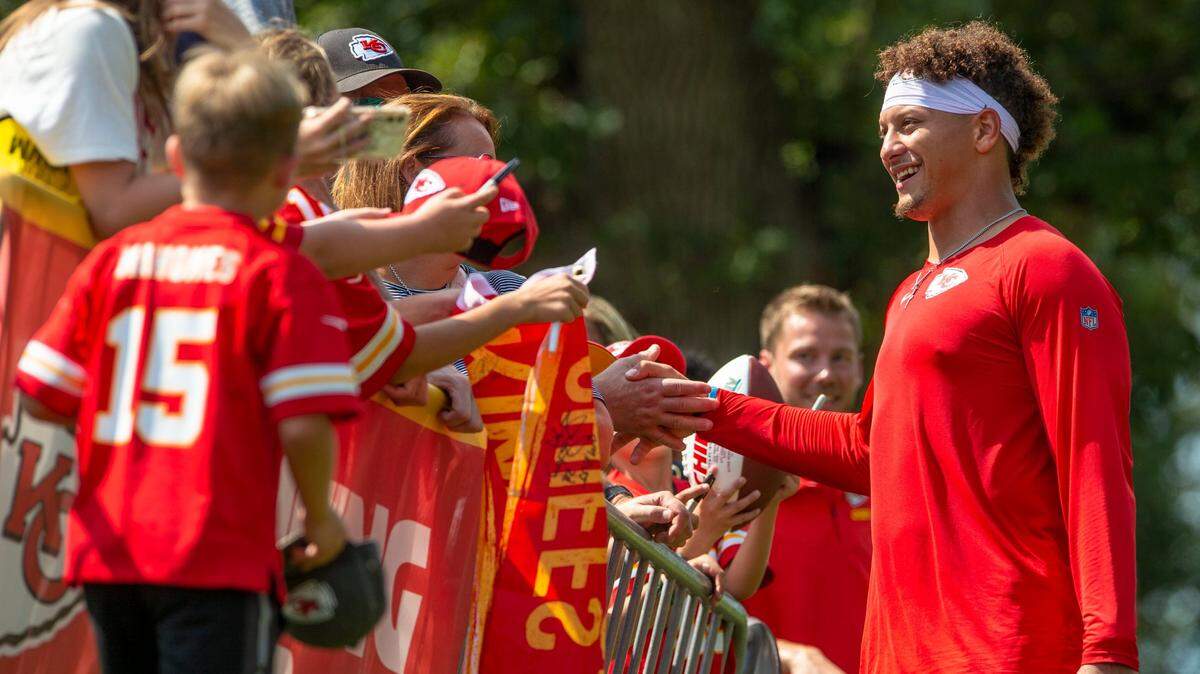 Kansas City Chiefs quarterback Partick Mahomes, right, signs autographs for fans during last year’s training camp in St. Joseph.