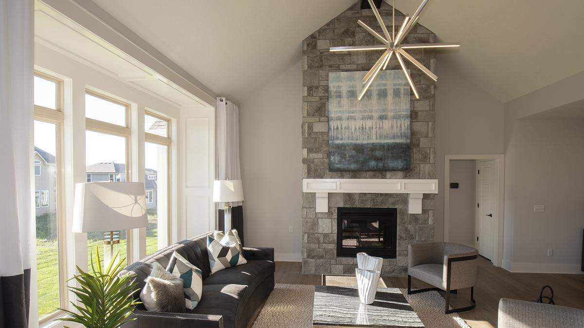 Mission Ranch’s Saddle Creek boasts the Aspen II on the Fall Parade of Homes, a “natural yet modern” plan that features a generous master suite, soaring ceilings in the main, and rec room and bar in the lower level. Rodrock Development is offering an astonishing $5,000 toward closing costs on this home through October 13, 2019!