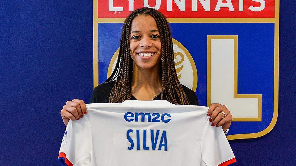 Shown upon signing with Olympique Lyonnais of France previously, Jessica Silva is now coming to Kansas City to play for coach Huw Williams’ NWSL squad.