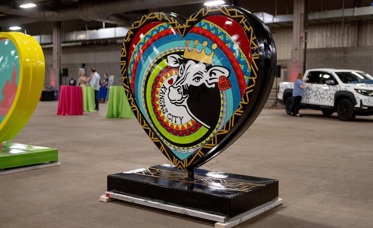 “Kansas City in My Heart For-Heifer” by artist Kathryn Messick is one of 40 hearts that make up the 2023 season of The Parade of Hearts.