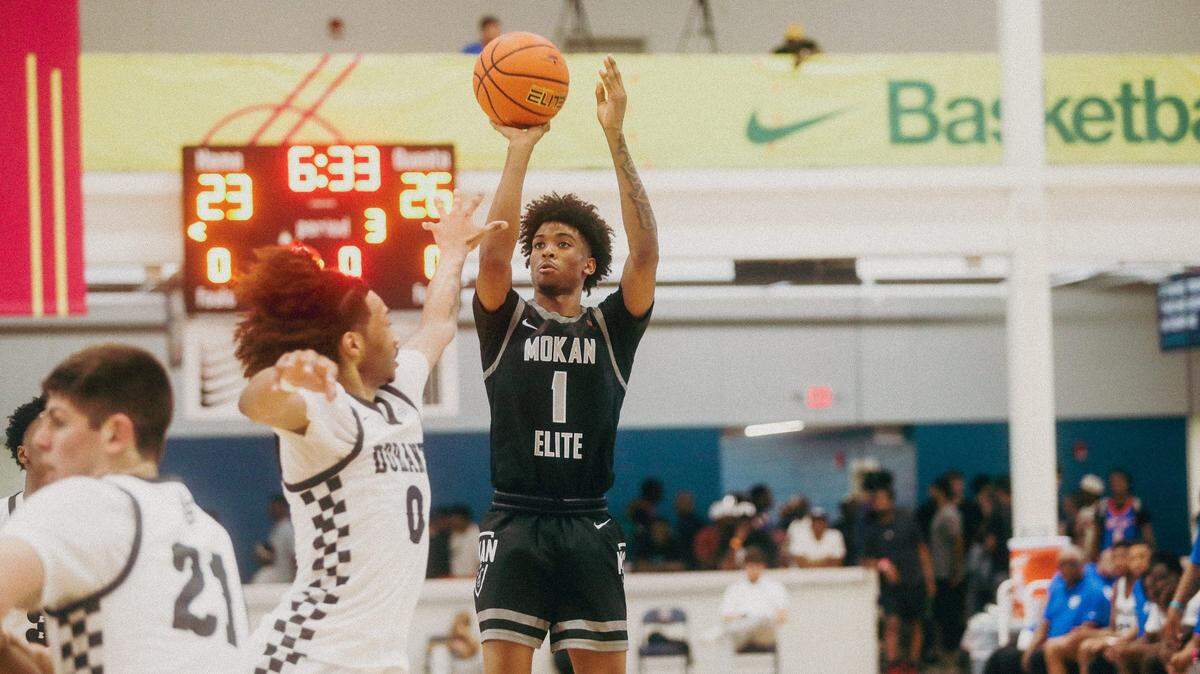 MoKan Elite’s Aaron Rowe (1) shoots the ball during the Nike Elite Youth Basketball League session one on Saturday, April 27, 2024, at the Memphis Sports & Event Center.