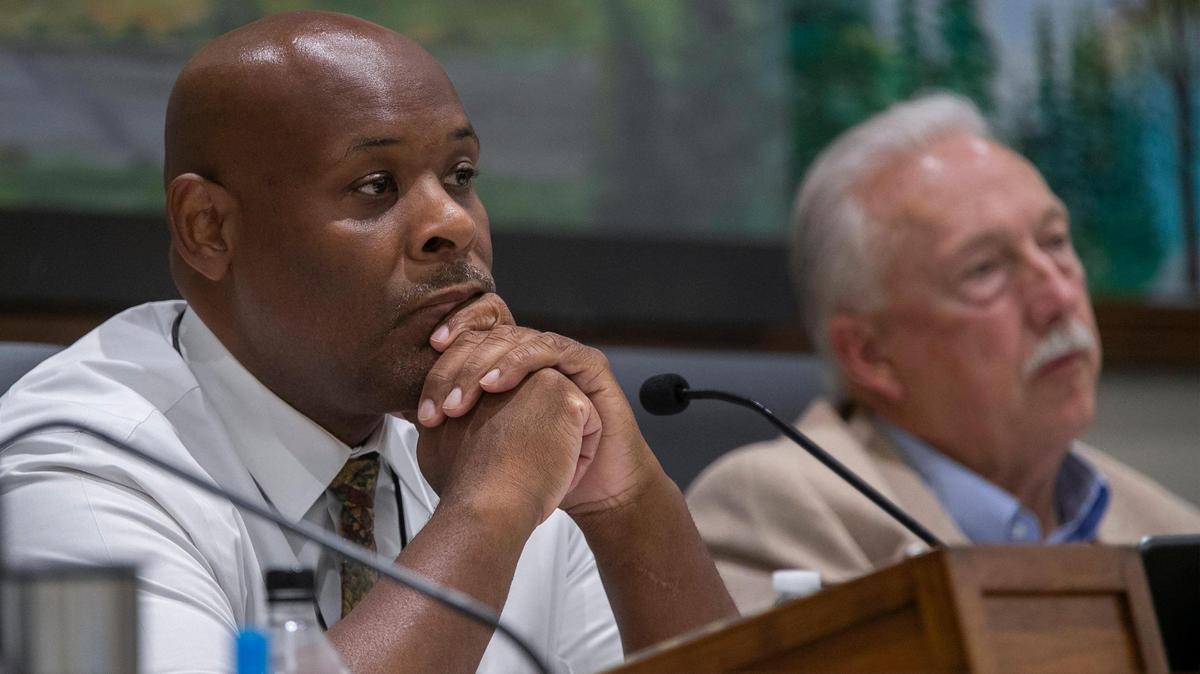 Tyrone Garner, Mayor/CEO (left) and Tom Burroughs county commissioner At-Large District 2 at the Wyandotte County commissioners meeting Thursday, September 15, 2022.