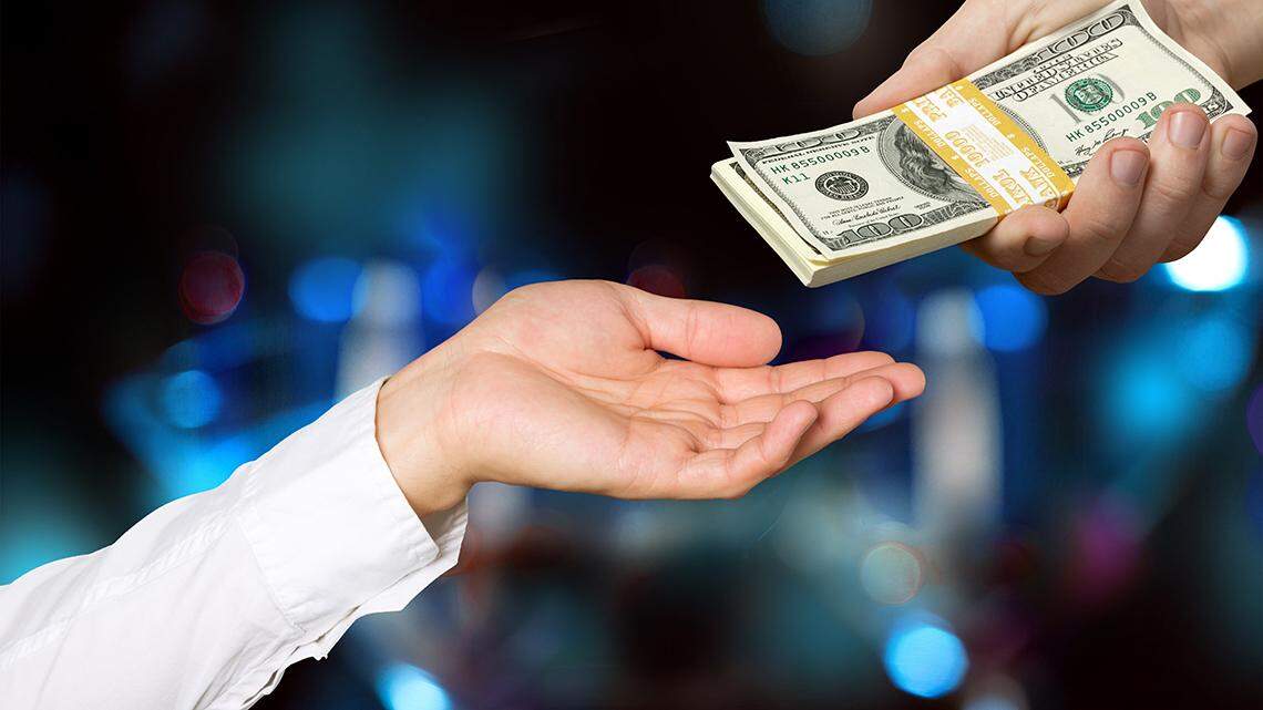 Missouri lawmakers should pass a no-frills gift ban.