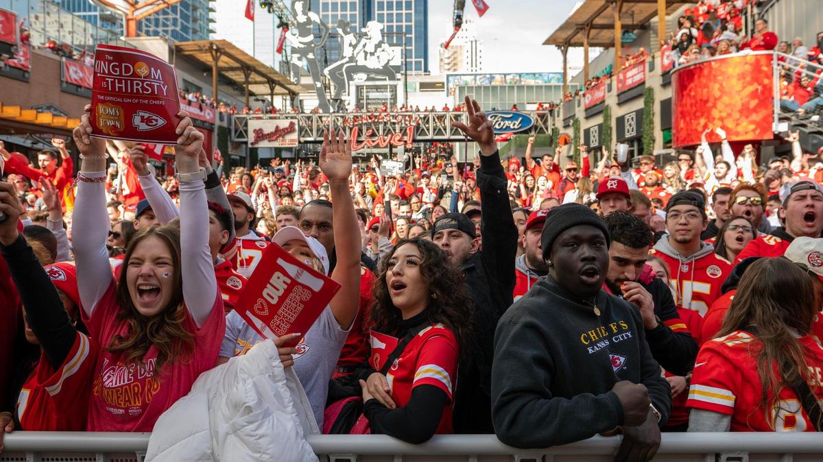Here’s how fans can watch the Chiefs Super Bowl parade if they can’t get to downtown KC