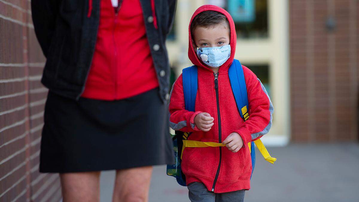 Shawnee Mission changes course, mandates COVID masks for all schools, all grades