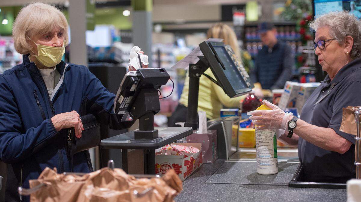 Essential workers like grocery store employees could see an hourly wage increase under a proposed law to raise the Kansas minimum wage $15 over the next six years.
