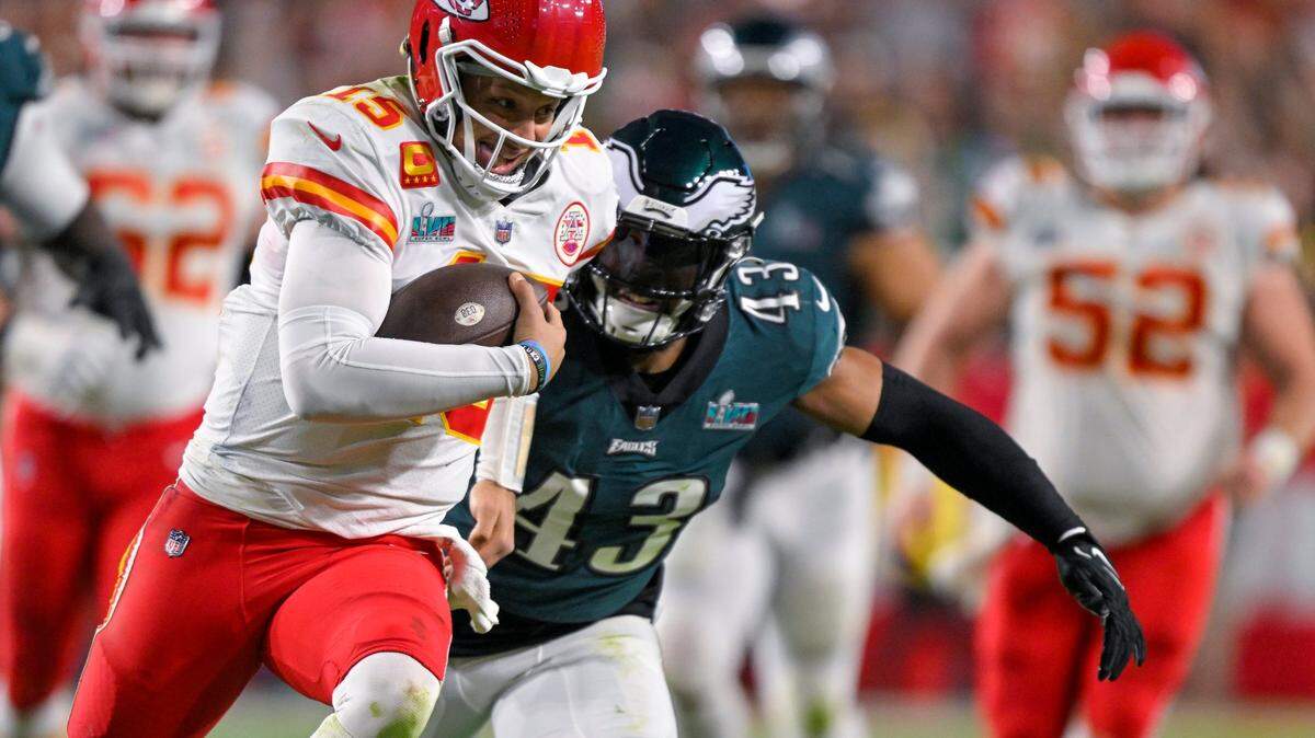 Kansas City Chiefs quarterback Patrick Mahomes (15) scrambled for a first down during the second half of Super Bowl LVII between the Kansas City Chiefs and the Philadelphia Eagles on Sunday, Feb. 12, 2023, at State Farm Stadium in Glendale, Arizona. The Chiefs won 38-35.