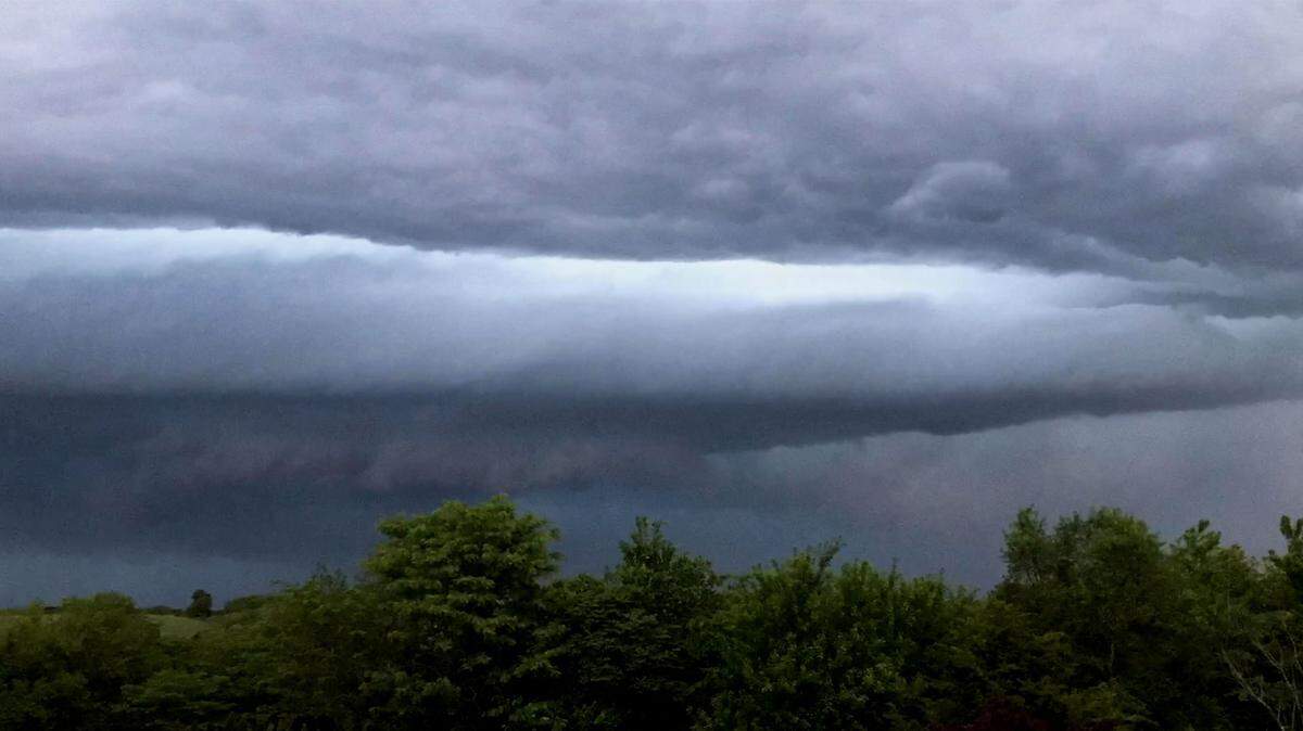 Storm clouds roll into western Lenexa in May 2021.