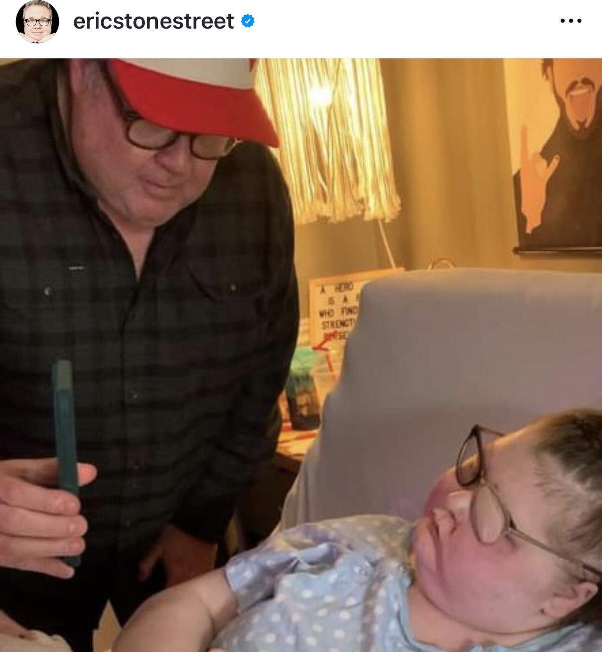 Eric Stonestreet played a message from Royals shortstop Bobby Witt Jr. to Isabelle Sears, a 22-year-old Missouri hospice patient.