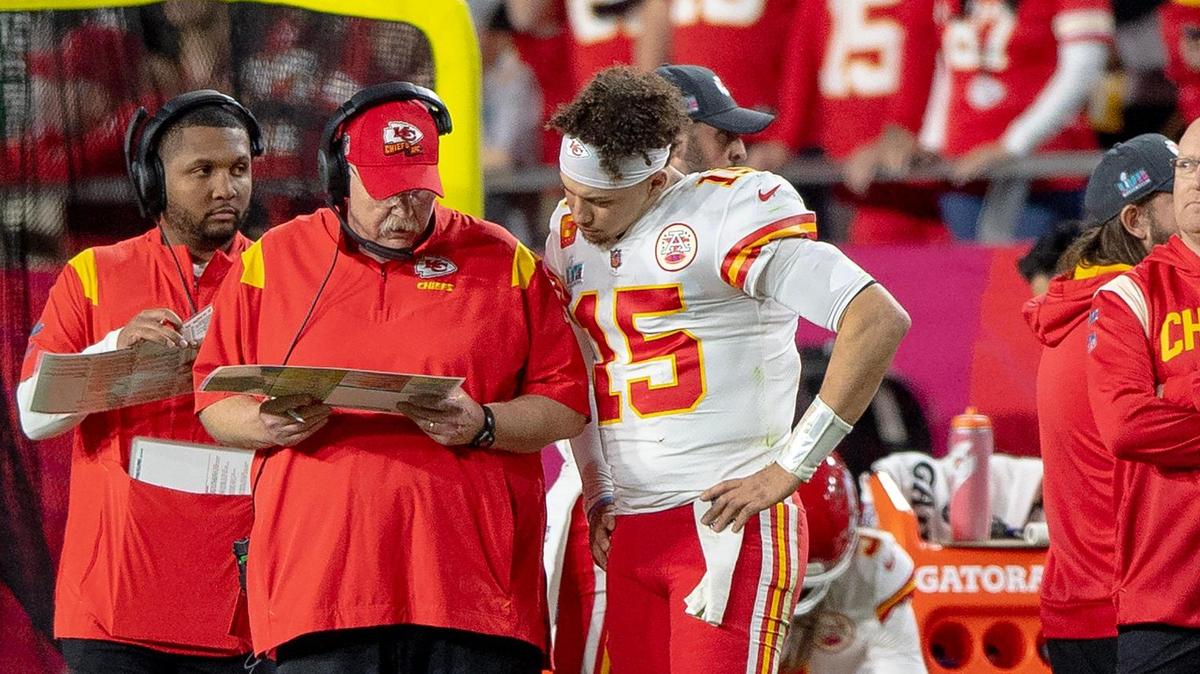 Kansas City Chiefs quarterback Patrick Mahomes (15) and head coach Andy Reid game plan against the Philadelphia Eagles during the Super Bowl LVII football game on Sunday, Feb. 12, 2023, in Glendale, Ariz.
