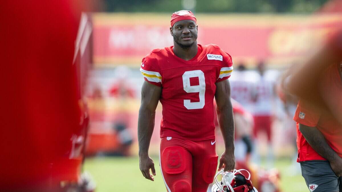 An AI photo of Chiefs' Kenneth Walker made waves on social media