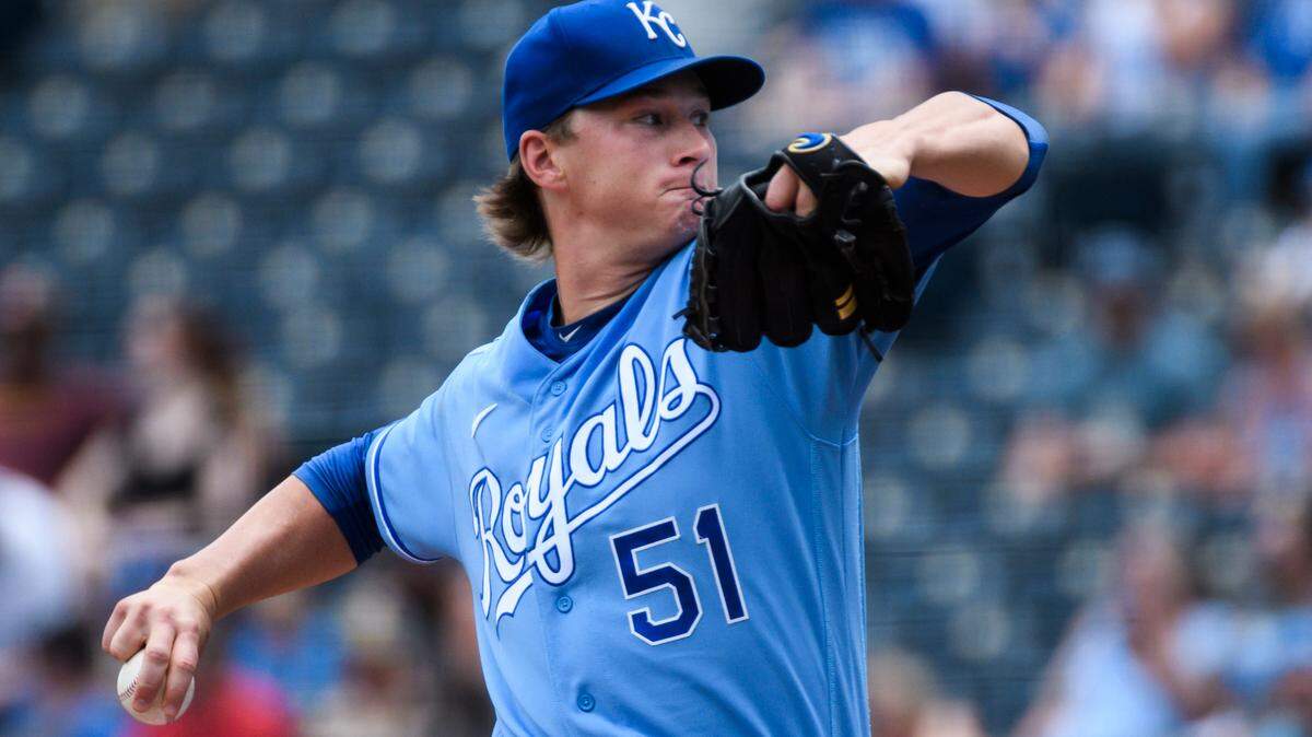 Kansas City Royals starting pitcher Brady Singer throws to a Detroit Tigers batter during the first inning of a baseball game in Kansas City, Mo., Wednesday, June 16, 2021. (AP Photo/Reed Hoffmann)