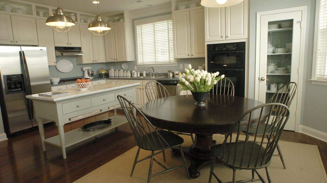 Skip the Gifts and Do These Easy Spring Cleaning Tasks That Will Make Mom’s Home Feel Fresh