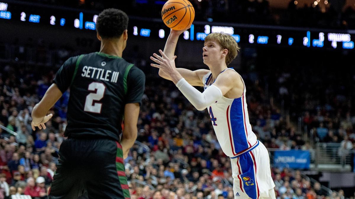 Kansas guard Gradey Dick (4) shoots over Howard forward Steve Settle III (2) during a first-round game in the NCAA Tournament Thursday, March 16, 2023, in Des Moines, Iowa.