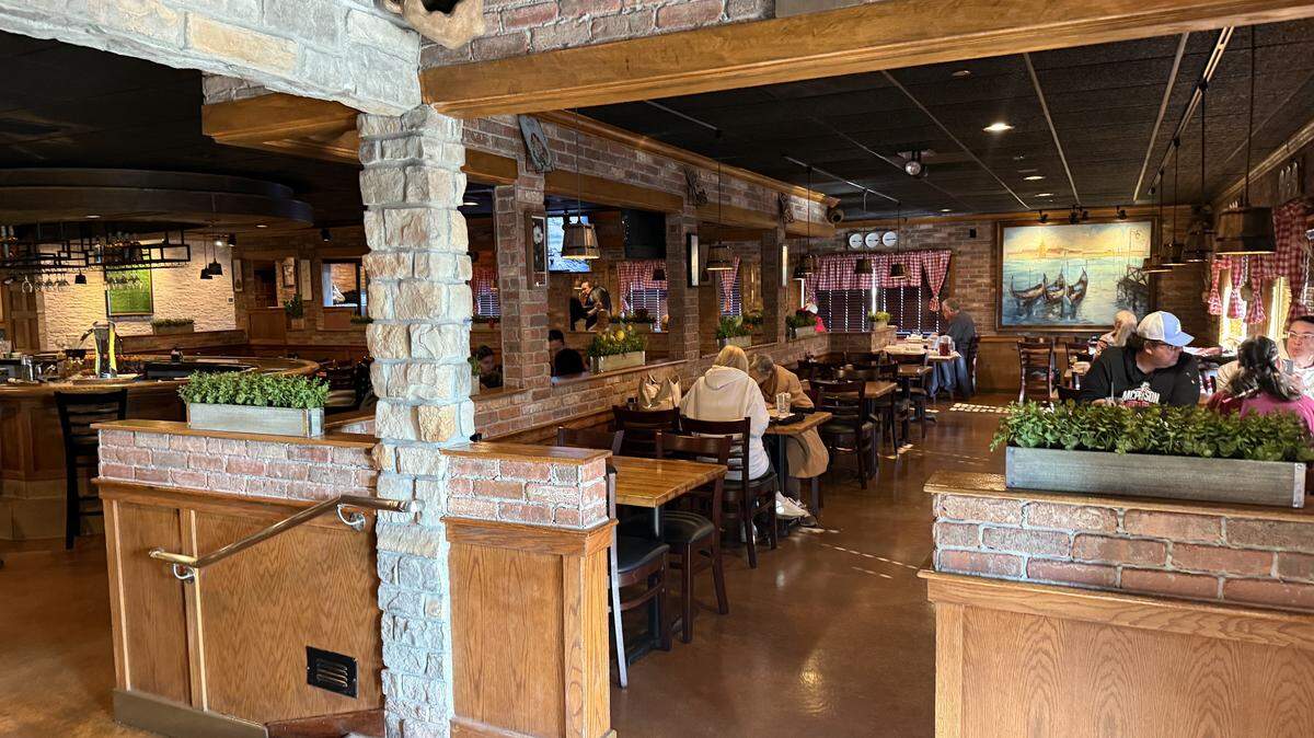 Now an Italian restaurant, this space used to be an Applebee’s.