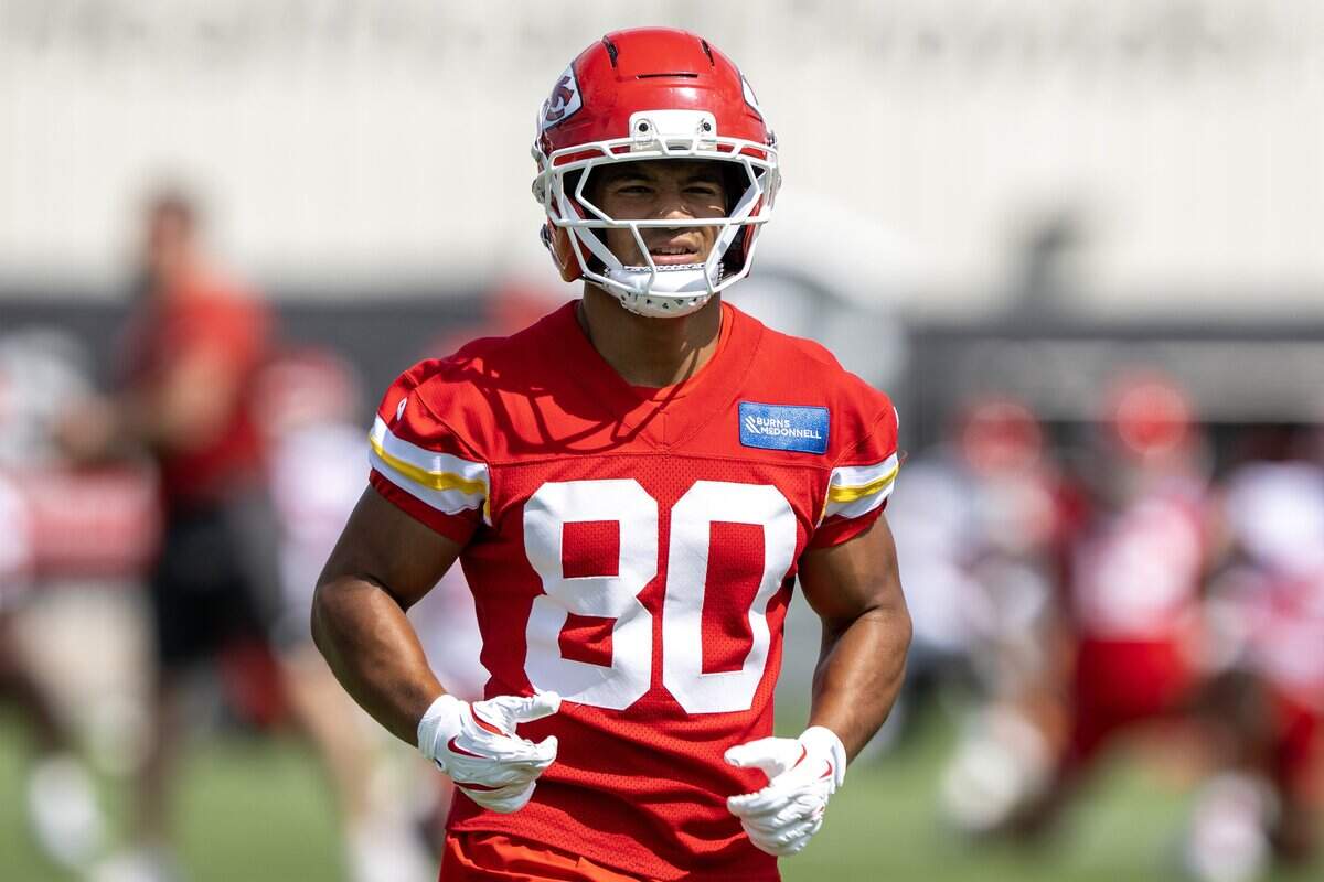 Kansas City Chiefs wide receiver Tyquan Thornton (80) warms up during minicamp practice at the Chiefs' practice facility on Wednesday, June 10, 2026, in Kansas City.