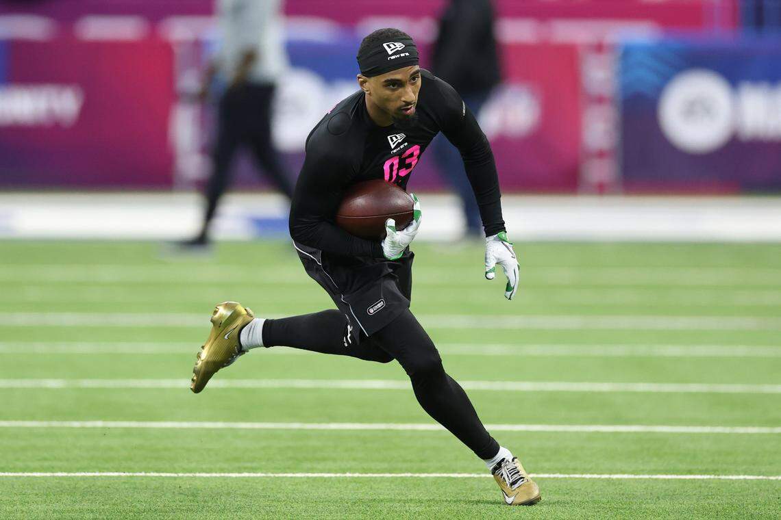 INDIANAPOLIS, INDIANA - FEBRUARY 27: Jadon Canady of the Oregon Ducks participates in a drill during the 2026 NFL Scouting Combine at Lucas Oil Stadium on February 27, 2026 in Indianapolis, Indiana. (Photo by Stacy Revere/Getty Images)