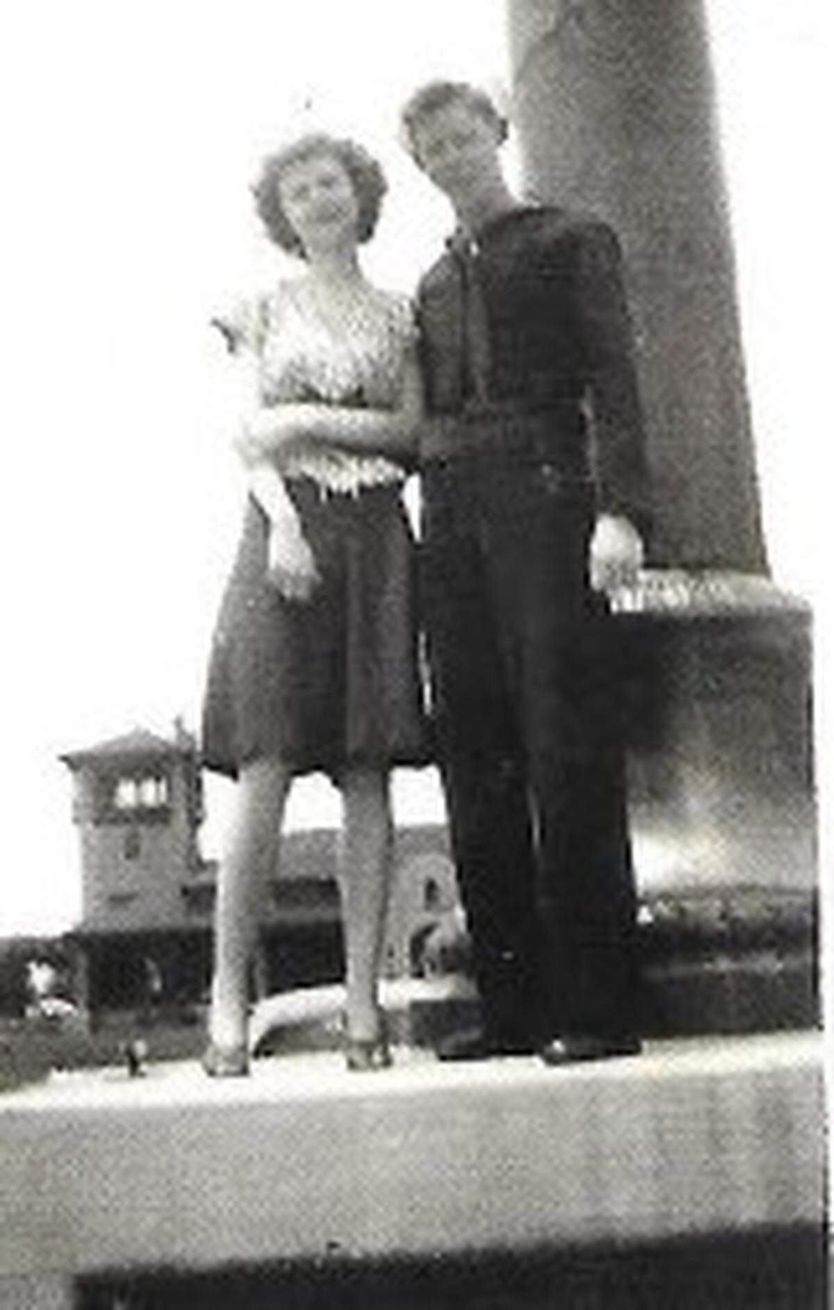 Teresa and Don Peck, then in the Navy, at Swope Park. They met after Teresa spent a night roller skating at the Pla-Mor.