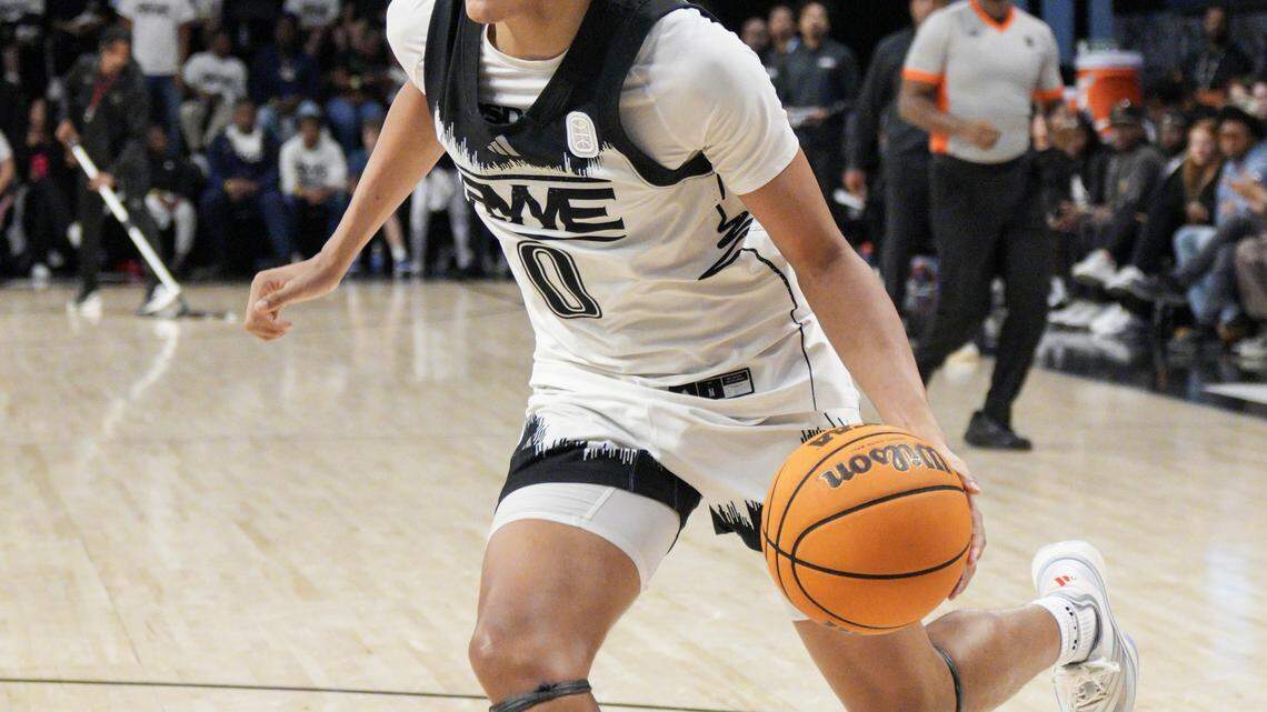 KU freshmen Davion Adkins, Taylen Kinney to attend USA Basketball training camp