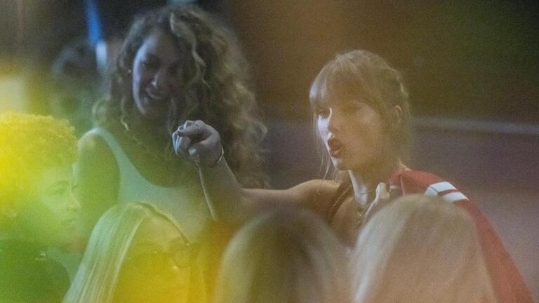 Taylor Swift arrives at Super Bowl with celebrity pals to cheer Chiefs, Travis Kelce