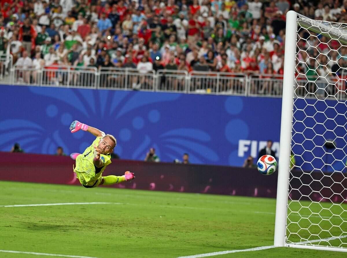 Austria goalkeeper Alexander Schlager (1) fails to make a save on an Algeria goal during the World Cup game between Algeria and Austria at Kansas City (Arrowhead) Stadium on Saturday, June 27, 2026.