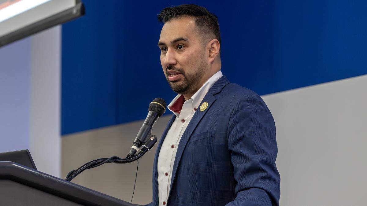 Manuel Abarca IV, a Jackson County 1st District legislator, addresses a community meeting at Metropolitan Community College on Tuesday, Jan. 20, 2026, in Kansas City.