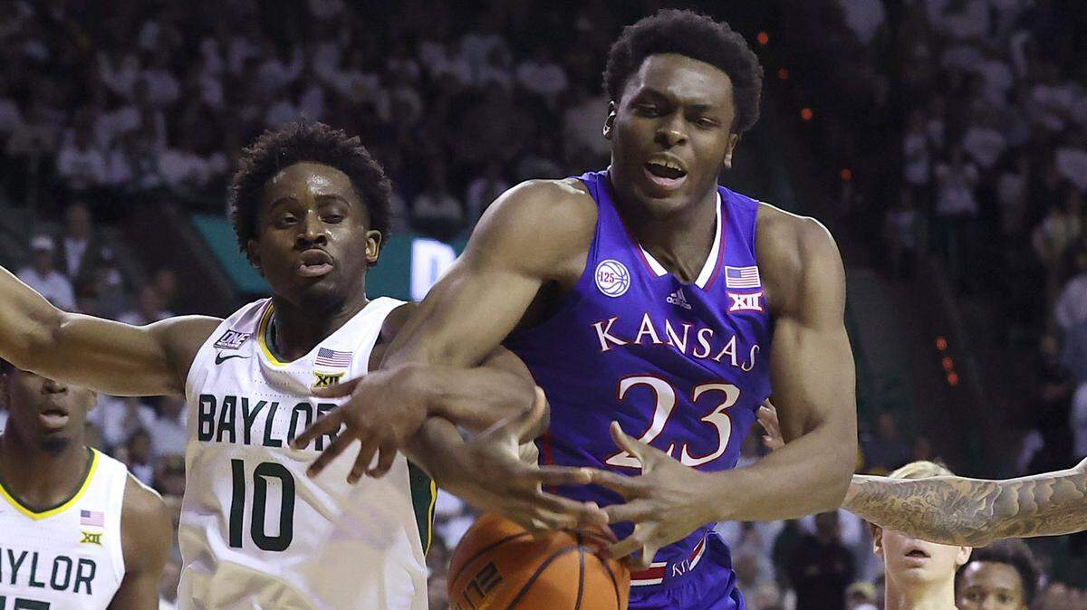 Kansas center Ernest Udeh Jr. and Baylor guard Adam Flagler get tied up while trying to retrieve the ball during the first half on Monday, Jan. 23, 2023, in Waco, Texas.