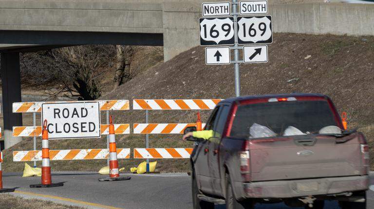 Highway linking Northland with downtown KC reopens with ‘head-to-head’ lane — for now