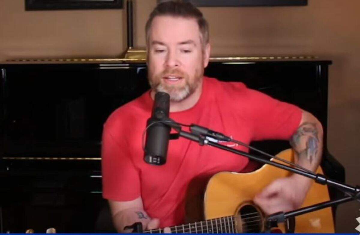 Blue Springs native David Cook performed an acoustic cover of Journey’s “Don’t Stop Believin’.”