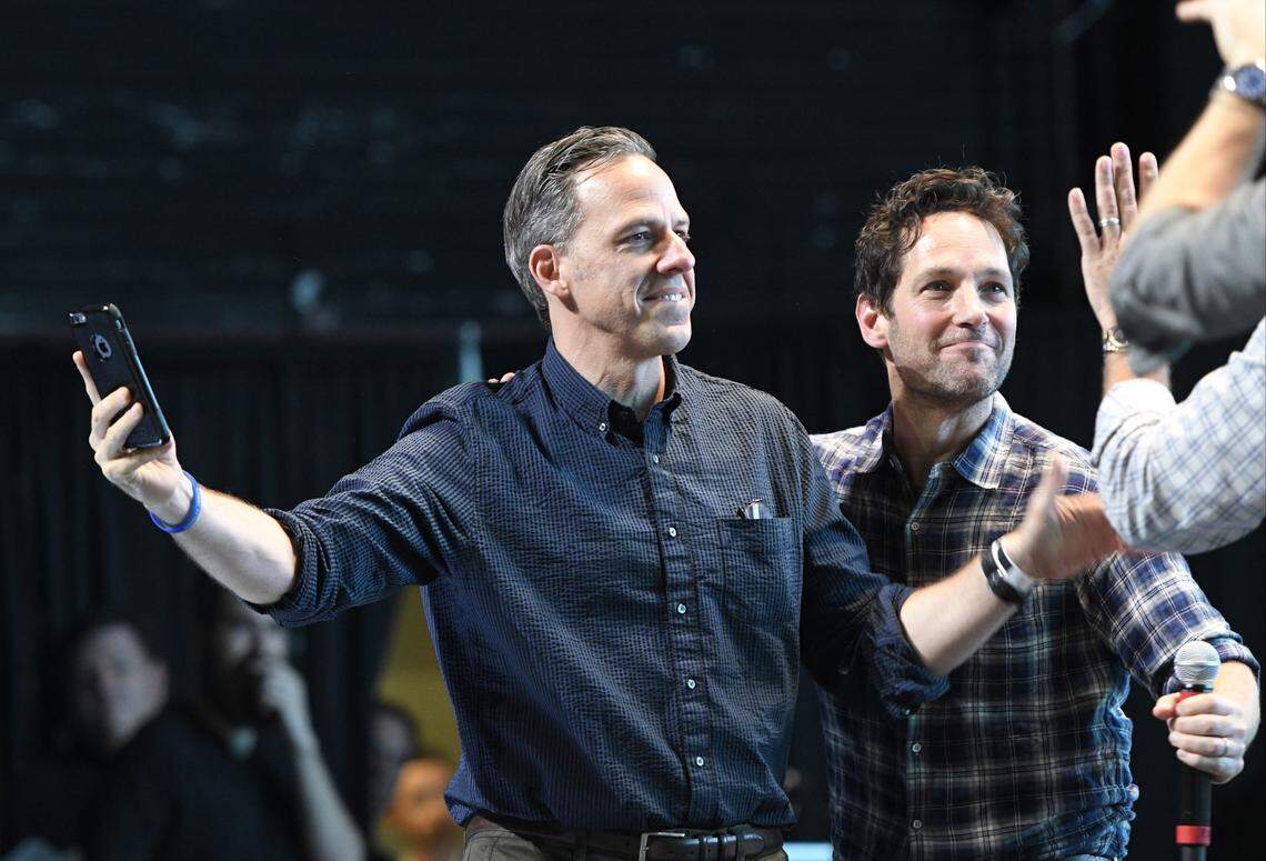 CNN journalist Jake Tapper joked around with Big Slick host Paul Rudd on stage at a Big Slick auction.