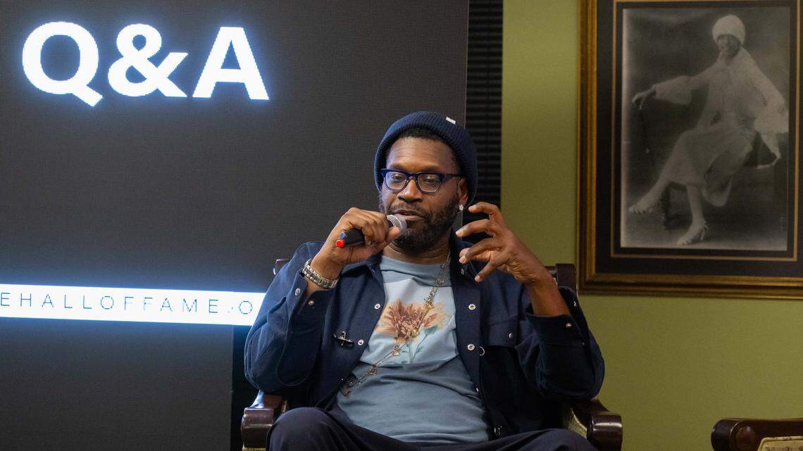Film critic Shawn Edwards speaks with producer for FOX4, Kharissa Parker, at the launch event for the Black Movie Hall of Fame, at the Black Archives of Mid-America, on Saturday, February 28, 2026. Edwards has been a film critic for FOX4 for the last 25 years.