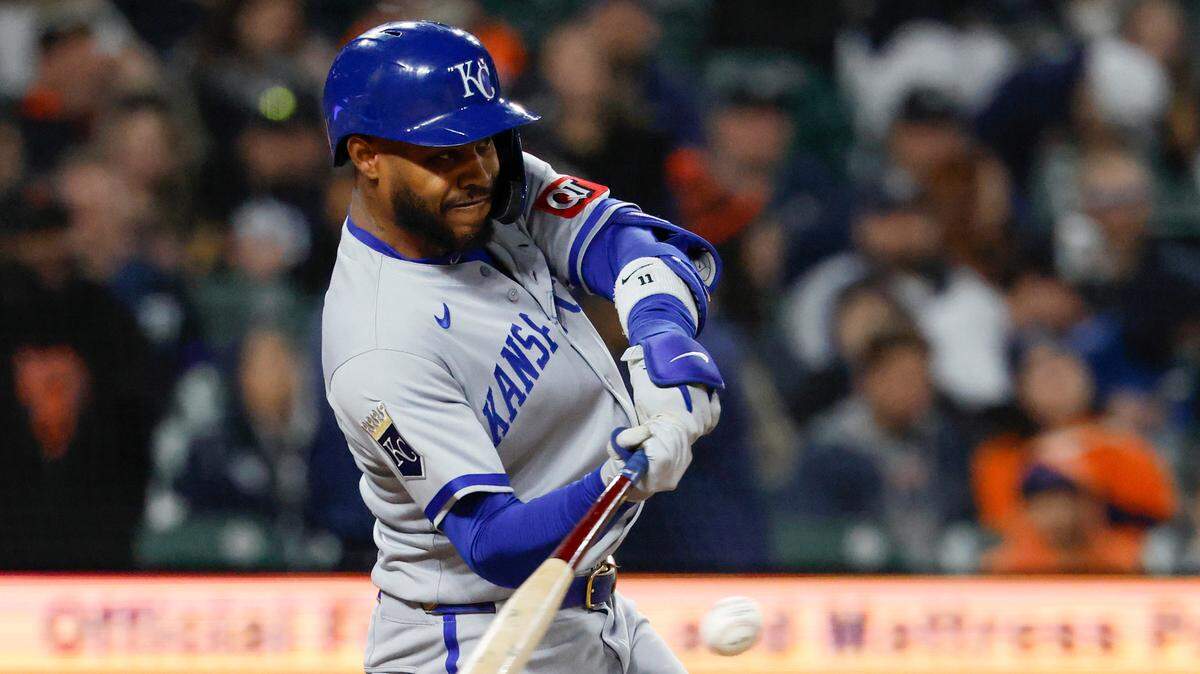 Kansas City Royals third baseman Maikel Garcia (11) hits an RBI single in the eighth inning against the Detroit Tigers at Comerica Park on April 17, 2025.