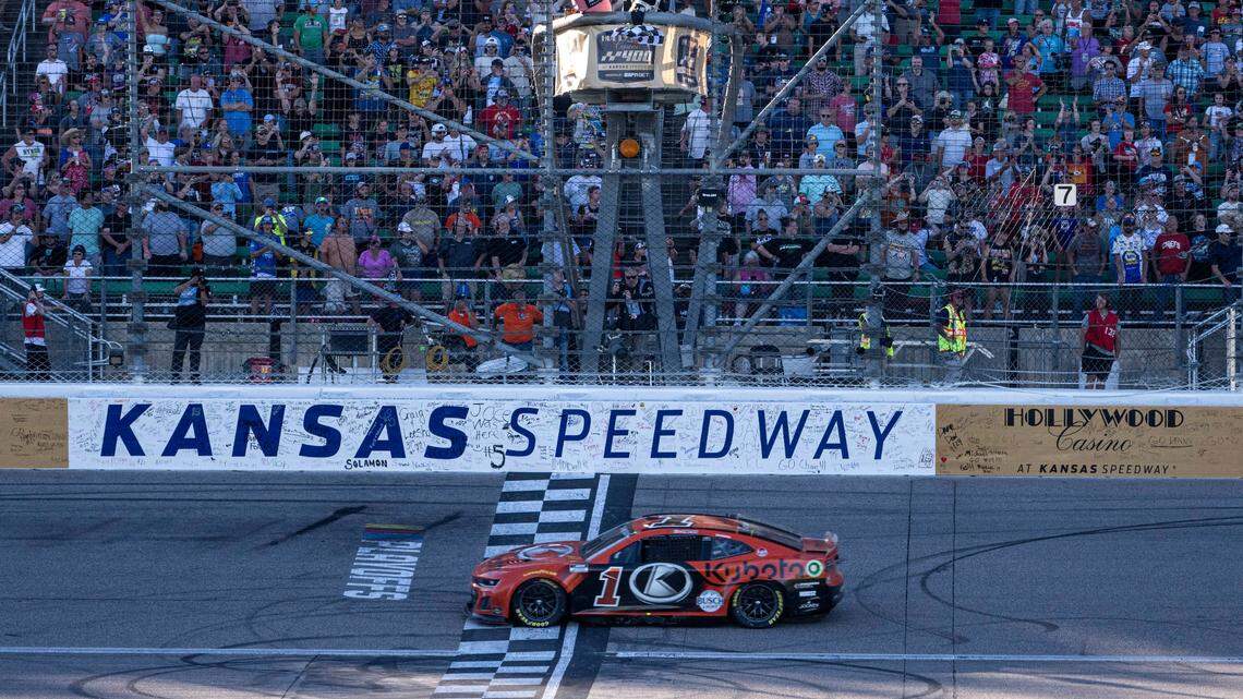Ross Chastain takes checkered flag in Hollywood Casino 400 NASCAR playoff race