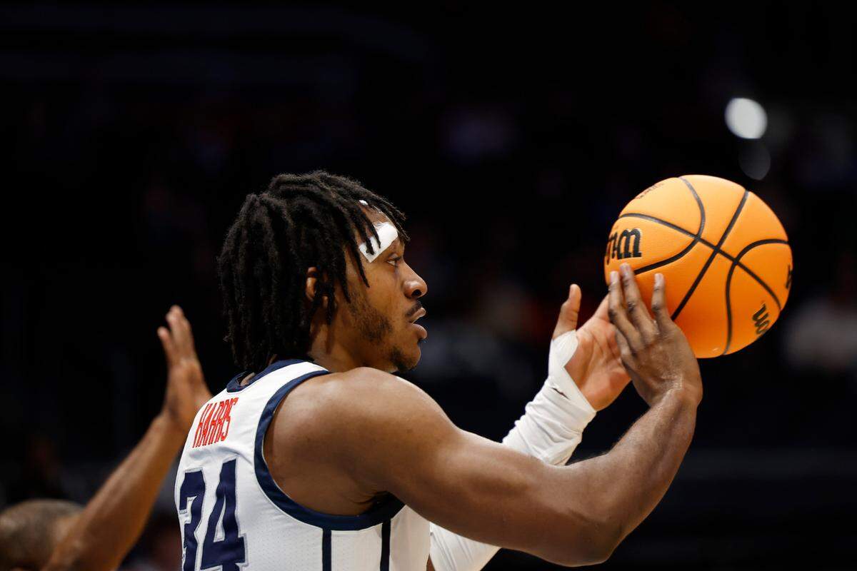 Howard Bison guard Bryce Harris (34) shoots the ball in the first half against the Wagner Seahawks at UD Arena on March 19, 2024.