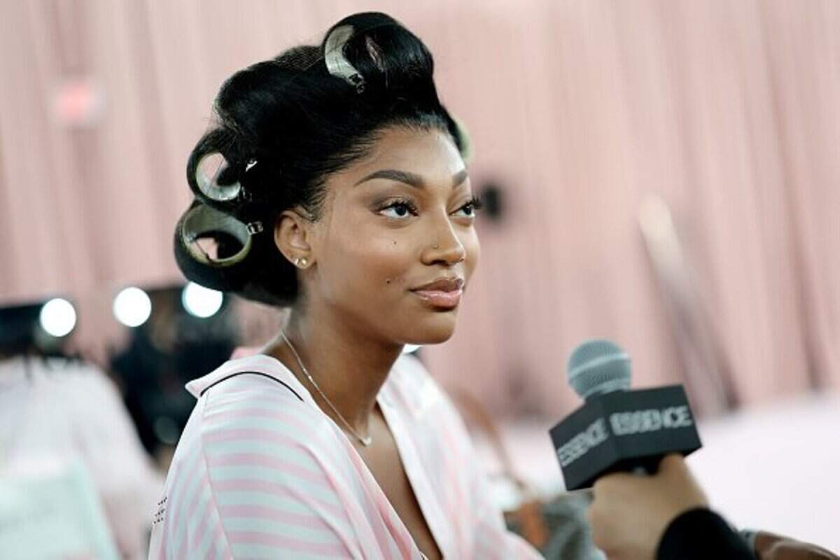 Reese gave interviews backstage before the show.