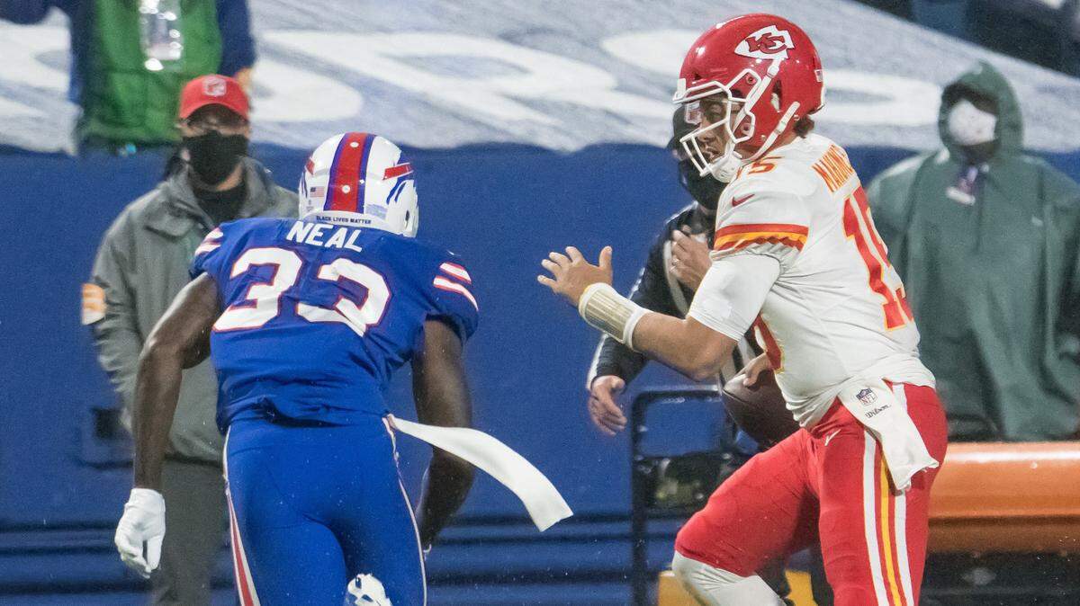 Kansas City Chiefs quarterback Patrick Mahomes (15) runs against Buffalo Bills safety Siran Neal (33) in the third quarter at Bills Stadium in 2020.