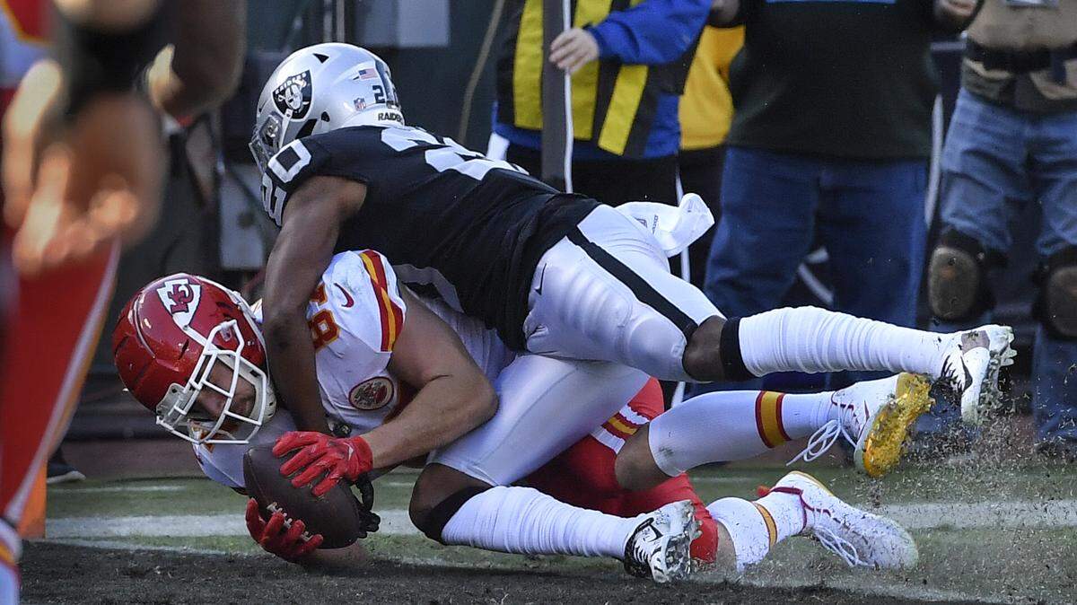 Kansas City Chiefs tight end Travis Kelce scored a touchdown past the defense of Oakland Raiders cornerback Daryl Worley in the first quarter on a 3-yard pass from quarterback Patrick Mahomes during Sunday’s football game on December 2, 2018 at Oakland–Alameda County Coliseum in Oakland, California.