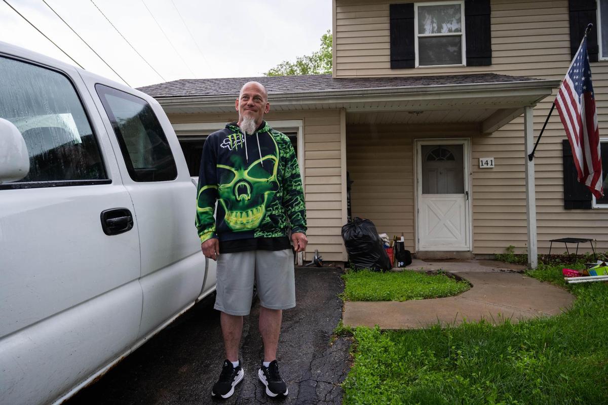 Randy Reed, was a 15-year resident of Aspen Place Apartments in Gardner on Wednesday, May 7, 2025. Reed claimed in the last five years, he’s had to go without running water several times, with the outages lasting several days at a time.