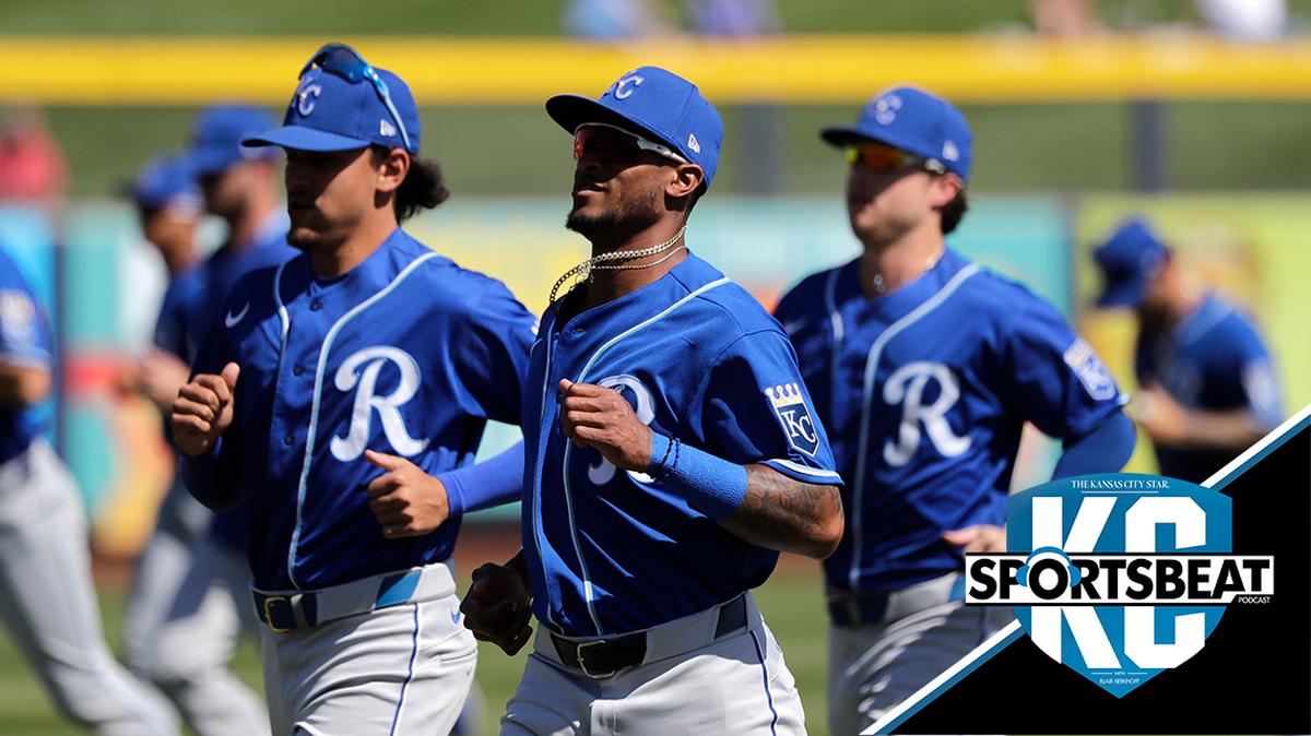Kansas City Royals’ Nick Heath, center, jogs with teammates before a spring training baseball game Wednesday, March 4, 2020, in Peoria, Ariz. (AP Photo/Elaine Thompson)