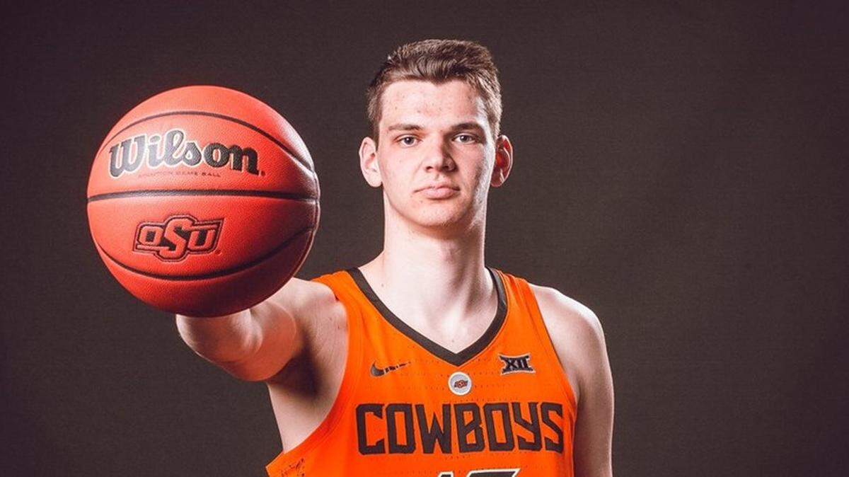 Hidde Roessink, 6-foot-10, won’t be eligible to play this season but will have three years of eligibility remaining.