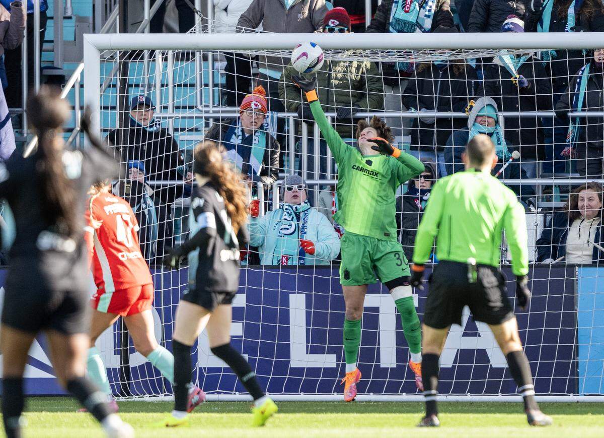 Gotham FC goalkeeper Ann-Katrin Berger blocks a shot by KC Current forward Alex Pfeiffer during an NWSL quarterfinal playoff match at CPKC Stadium in Kansas City on Sunday, Nov. 9, 2025.