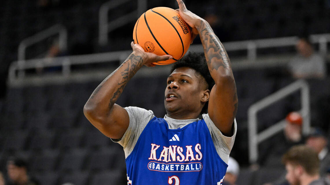 KU’s AJ Storr lit up social media with his epic block on dunk attempt by Arkansas’ Boogie Fland
