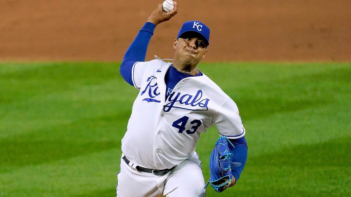 Kansas City Royals starting pitcher Carlos Hernandez throws during the second inning of a baseball game against the Oakland Athletics Wednesday, Sept. 15, 2021, in Kansas City, Mo. (AP Photo/Charlie Riedel)