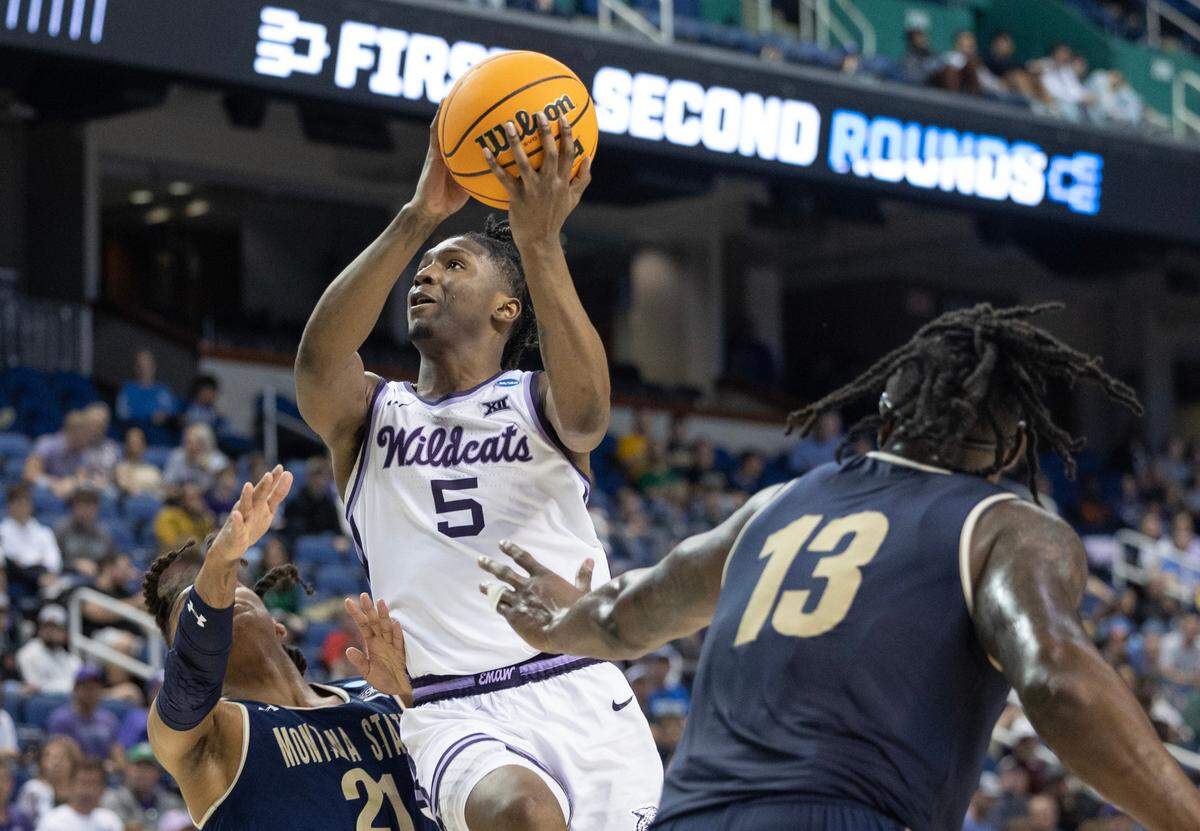 Kansas State’s Cam Carter goes to the basket against Montana State during the second half of their first round NCAA Tournament game in Greensboro, NC on Saturday night.