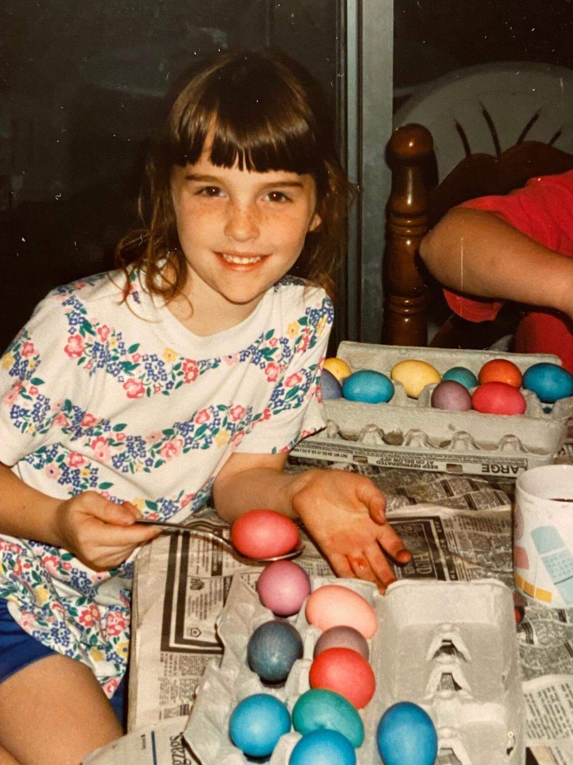 Dyeing Easter eggs has been a tradition in Sarah Haas’ family for more than 25 years. Now 32, she will try to continue the ritual through Zoom.