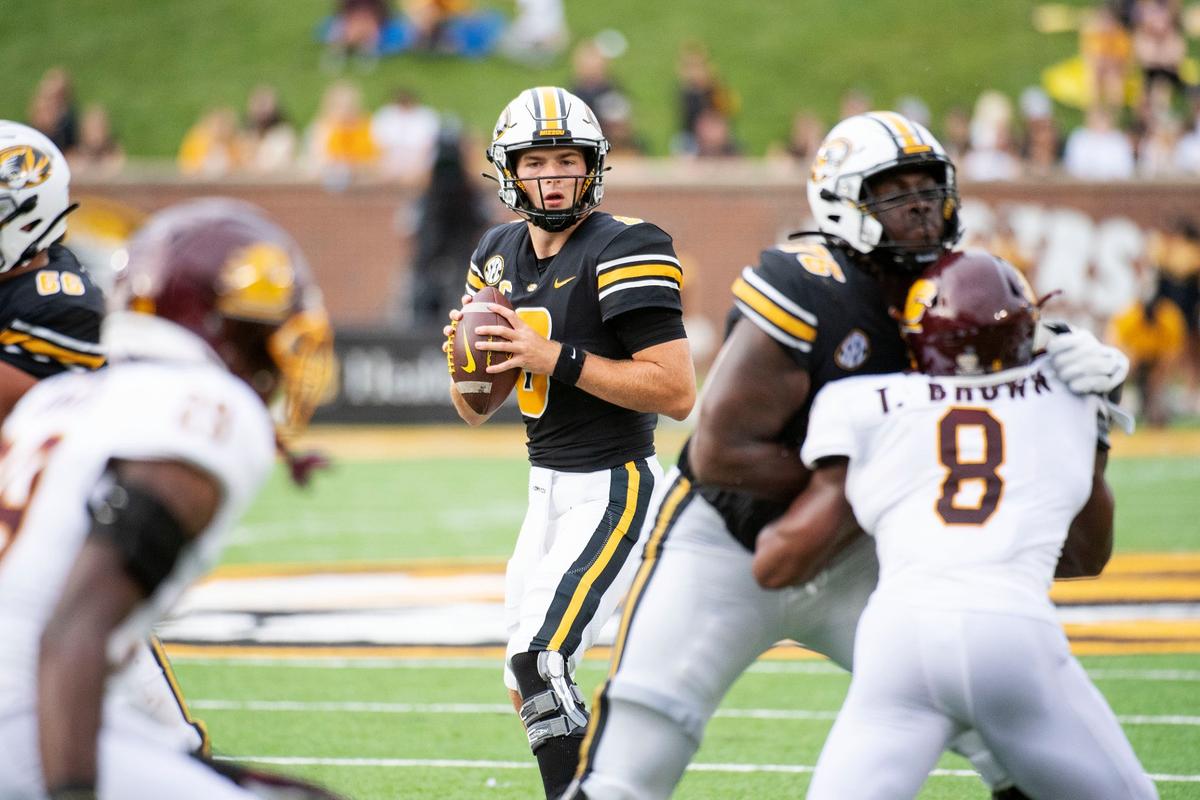 Missouri quarterback Connor Bazelak (center) was 21-of-30 for 201 yards against Kentucky last season in a 20-10 win.