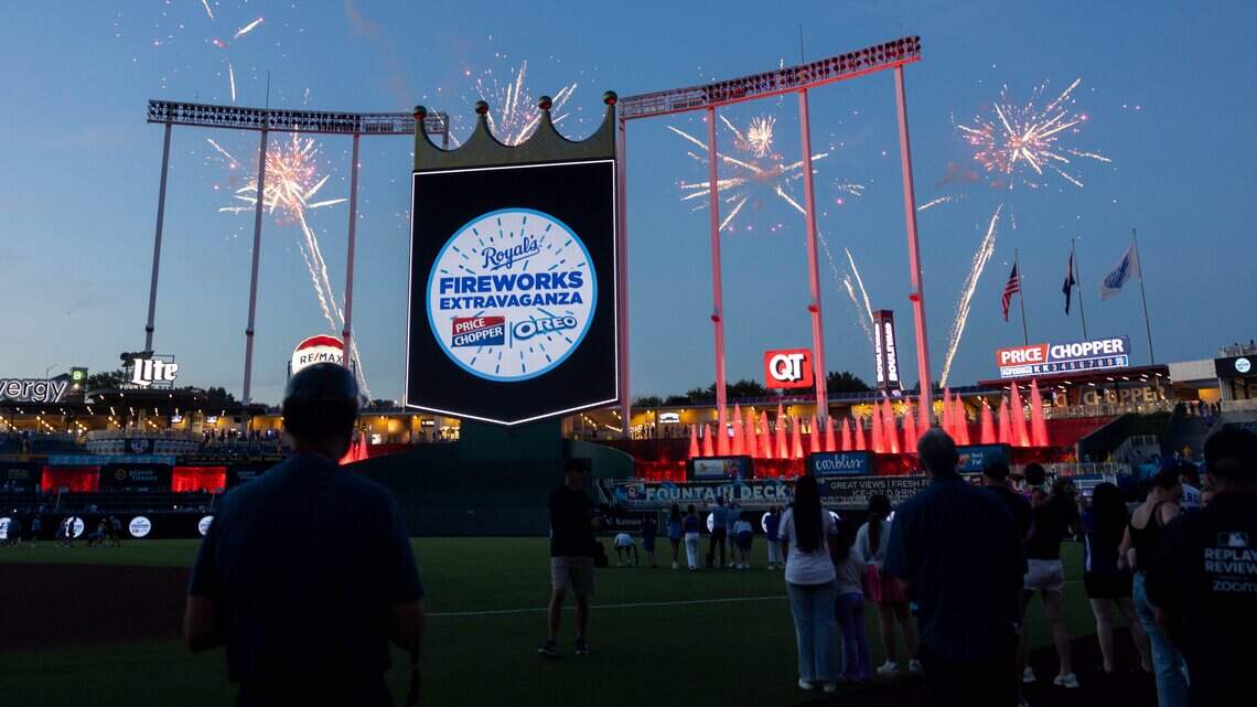 Royals host extended July 4 fireworks at Kauffman Stadium
